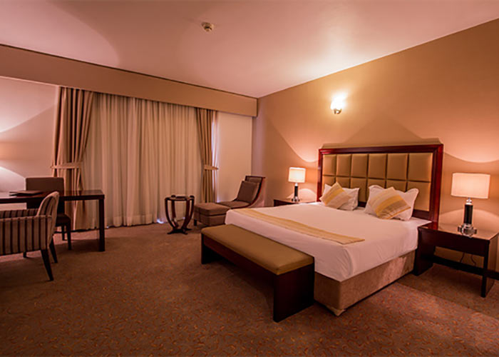 دو تخته رو به پارک