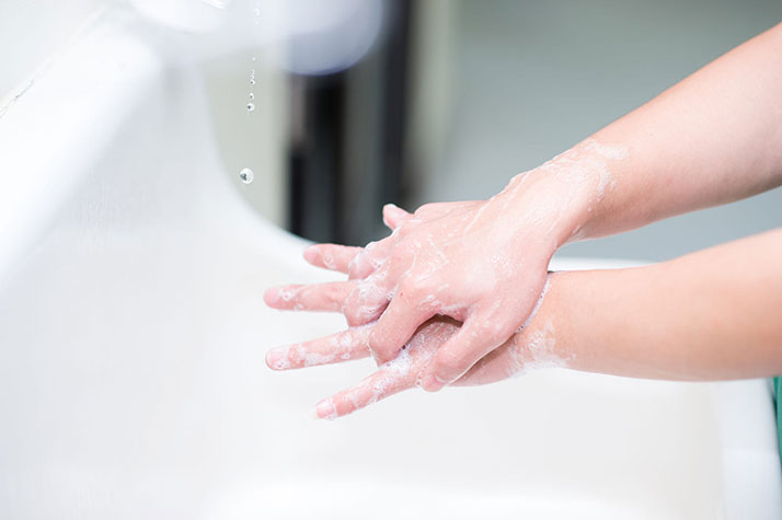 شستن دست ها با آب و صابون