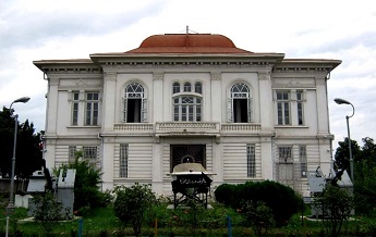 کاخ میان پشته