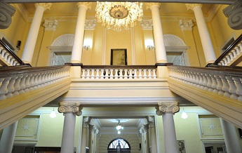 کاخ موزه میان پشته (نمایشگاه نظامی دریایی)