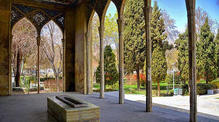 سنگ قبر آرامگاه صائب تبریزی