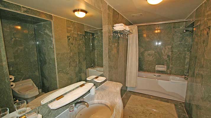 سرویس بهداشتی سوئیت قاجار هتل عباسی