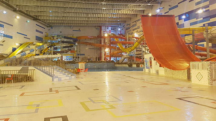 سالن بانوان سرزمین موج های خروشان