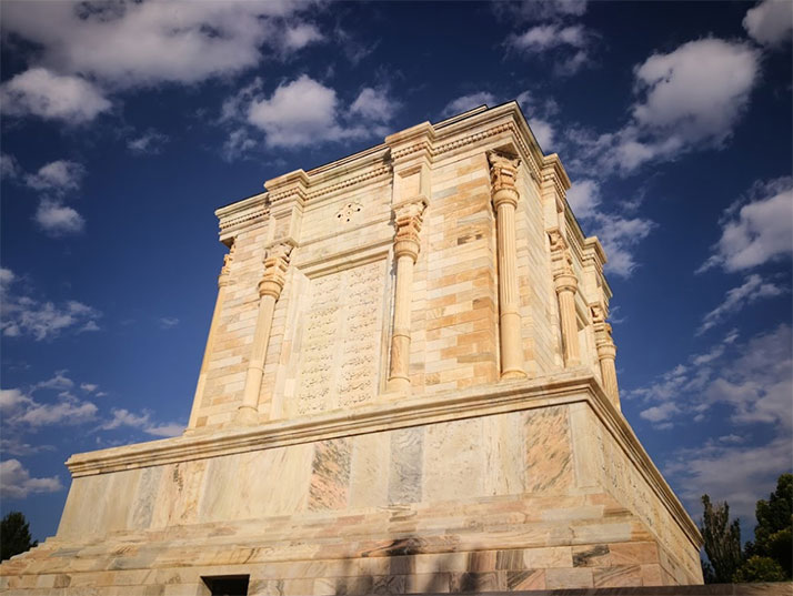 بنای آرامگاه فردوسی