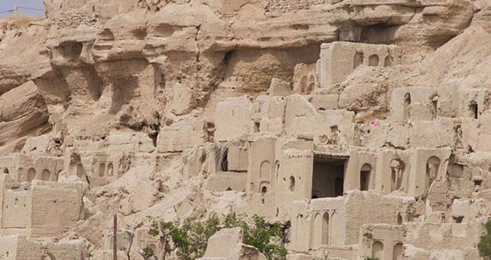 دیدنی های بین اصفهان تا شیراز قلعه ایزدخواست