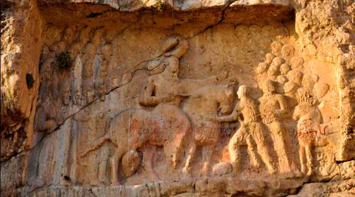 نقش شاپور دراب در فاصله شیراز تا اصفهان