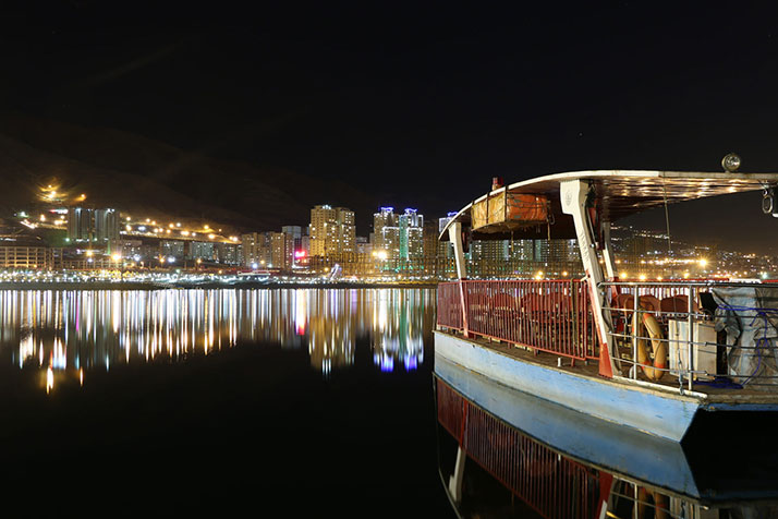 دریاچه چیتگر در شب