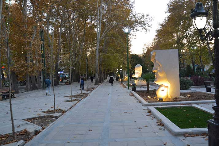 پارک ملت در شب