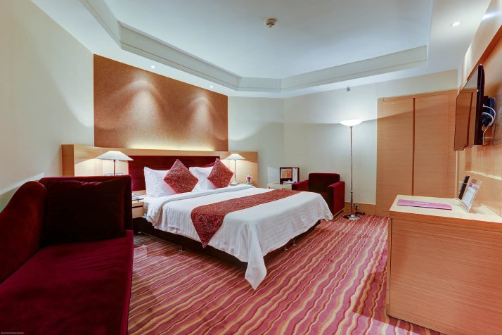 رزرو هتل پارسیان آزادی تهران