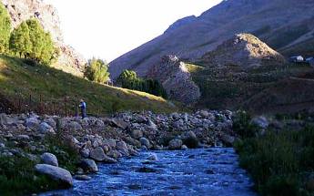 چشمه قلعه دختر دماوند جاذبه ای بکر و دیدنی