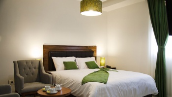 هتل در خیابان پاسداران تهران