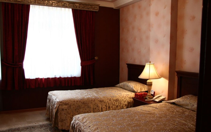 هتل در خیابان پاسداران تهران