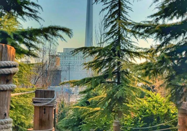 باغ راه فدک از مکان های تفریحی غرب تهران